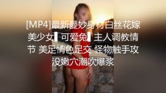 商场女厕偷拍美女服务员的小黑鲍