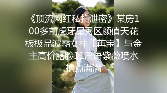 【和妈妈做爱】乱伦真实母子，多场儿子和妈妈啪啪，美艳熟女白嫩肉体，挑起小伙无限的欲望，淫水不断呻吟 (4)